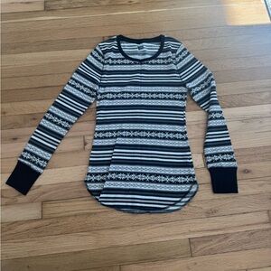 Old Navy Black & White Christmas Snowflakes Thermal Pajama Shirt Top